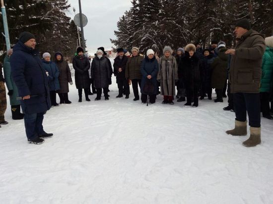 Глава района в Омской области избил главу поселения на встрече с жителями