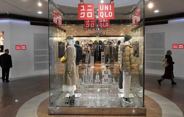 Uniqlo сбрасывает одежды