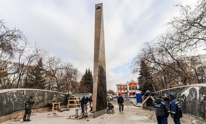 В Магнитогорске неизвестные разгромили символ города