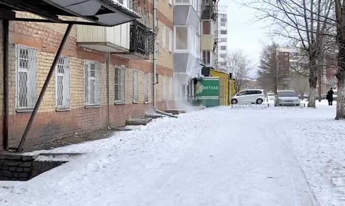 Прорыв трубы в Улан-Удэ лишил жителей отопления и повредил имущество