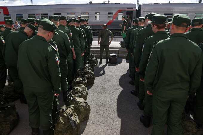 В Москве задержанным за распитие алкоголя в общественных местах предлагается подписать контракт на участие в "СВО"