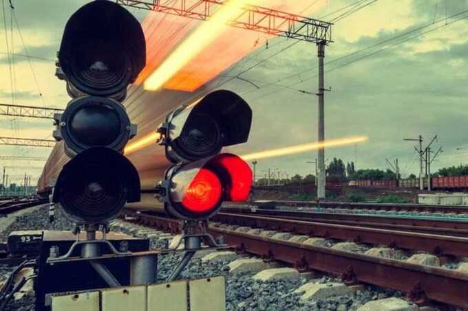 В Усть-Куте водитель "Газели" чуть не попал под поезд на железнодорожном переезде