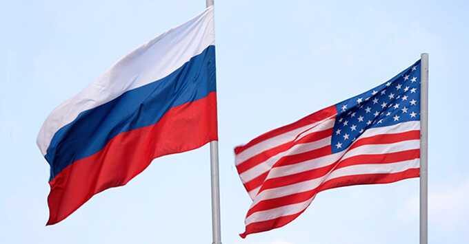 Ушаков сообщил о постоянных переговорах России и США по Украине