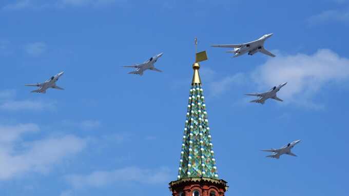 Президиум парада впервые закрыли крышей из-за угрозы дронов