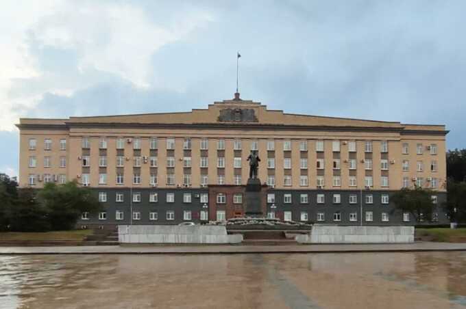 Мэрию Орла подозревают в экономии на мемориале, используя некачественные материалы