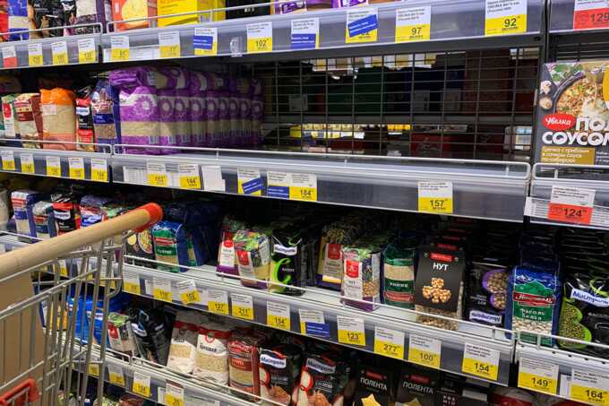 Эстонцы массово направляются в Россию за недорогими продуктами и техникой