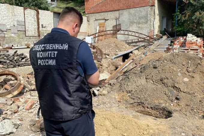Стена обрушилась на мужчину в частном доме в Саратове