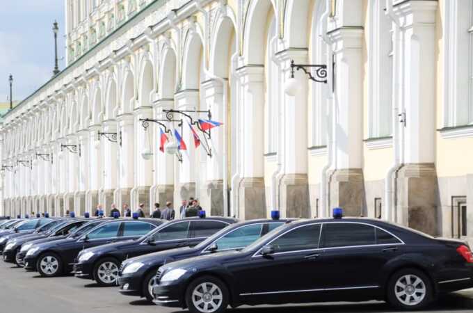 В центре Москвы мужчину похитили и увезли на автомобиле с номерами АМР