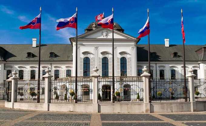 Парламент Словакии обратился к правительству с просьбой не вводить новые санкции против России