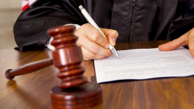 Суд приговорил художников к 3,5 годам тюрьмы за изображение пентаграмм на дверях военкоров